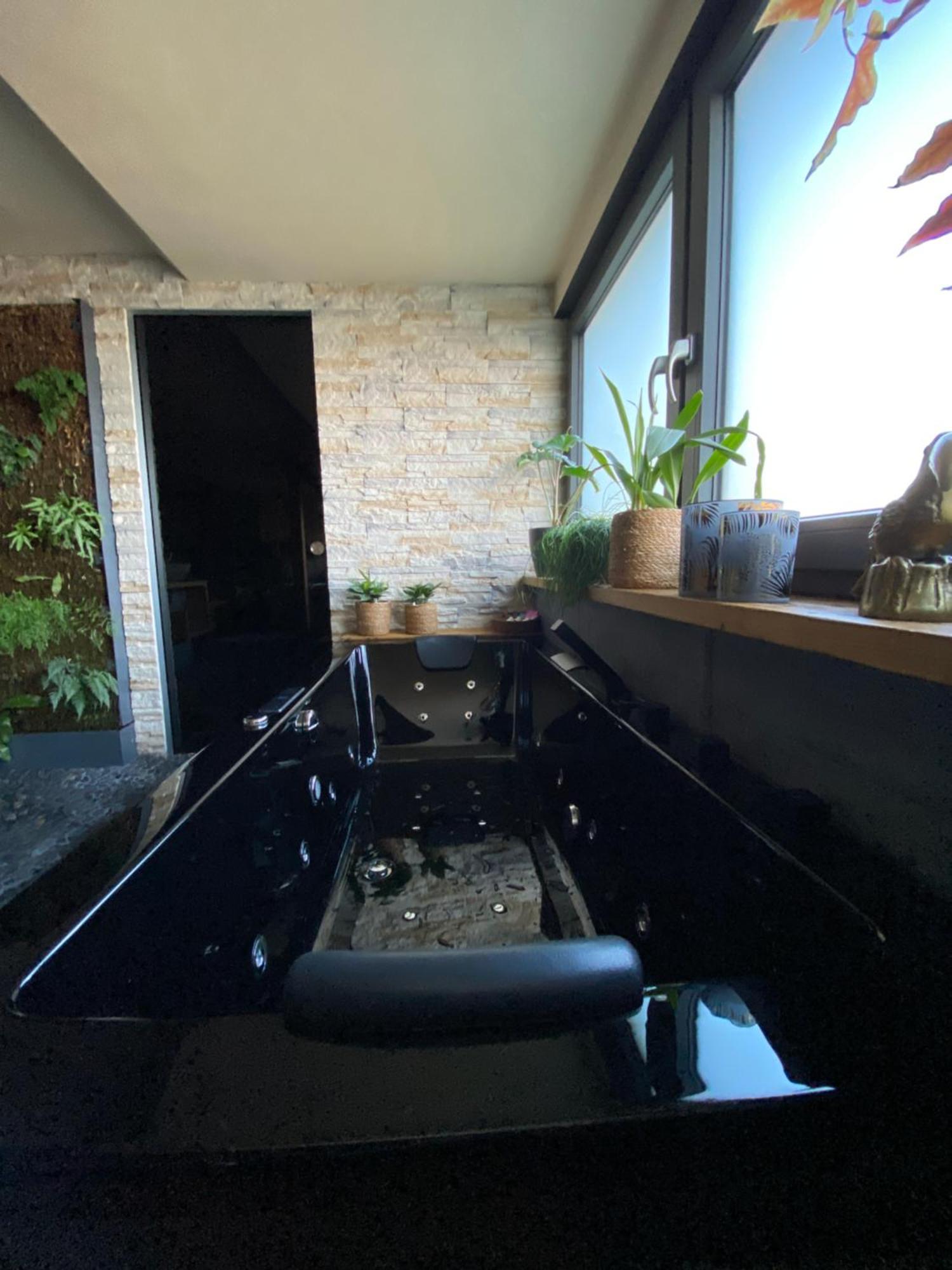 Private Wellness Suiten Mit Whirlpool เอสเซน ภายนอก รูปภาพ