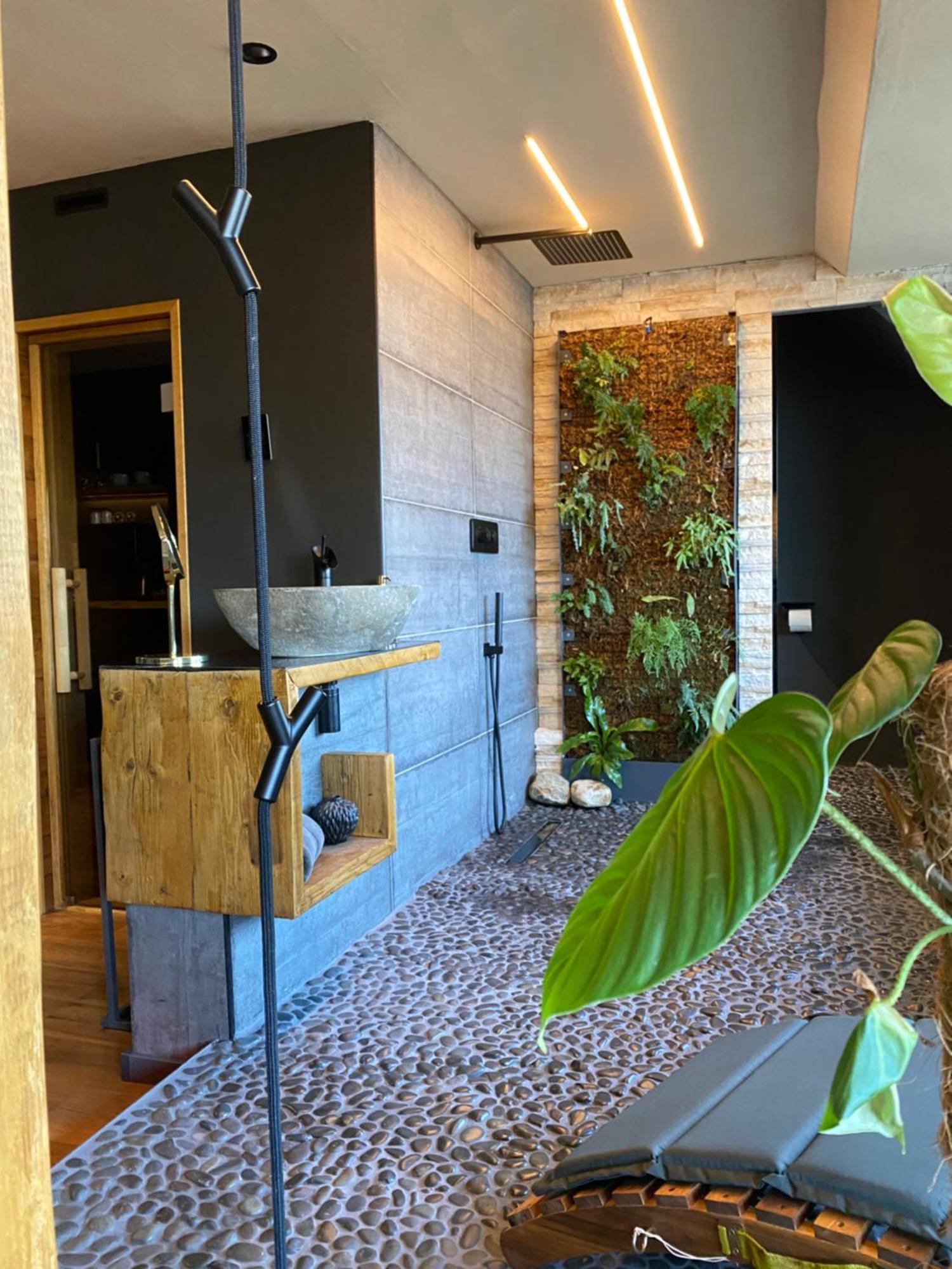 Private Wellness Suiten Mit Whirlpool เอสเซน ภายนอก รูปภาพ