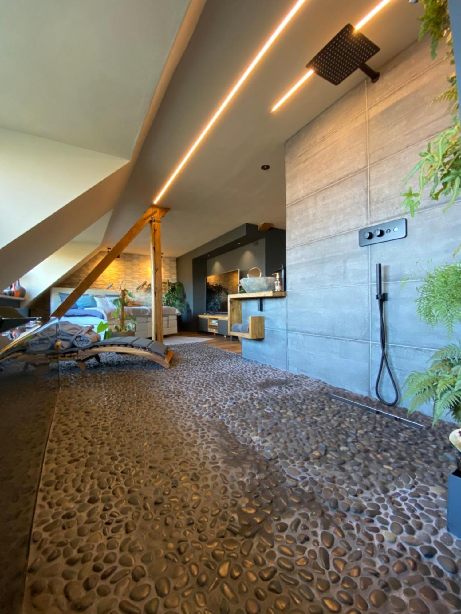 Private Wellness Suiten Mit Whirlpool เอสเซน ภายนอก รูปภาพ