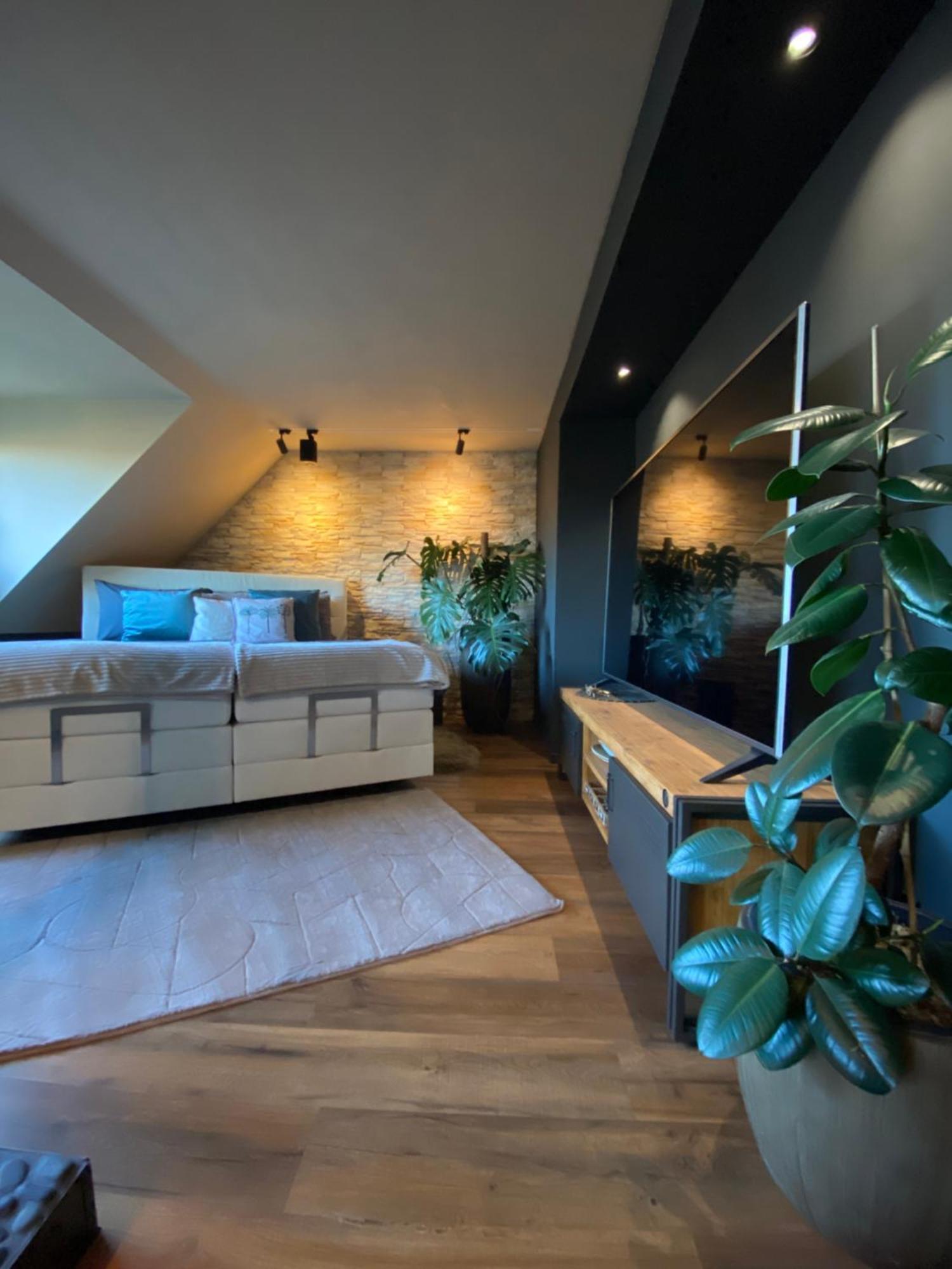 Private Wellness Suiten Mit Whirlpool เอสเซน ภายนอก รูปภาพ